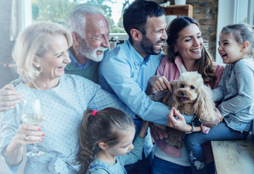 Por que a audição é importante para manter laços com a família e amigos