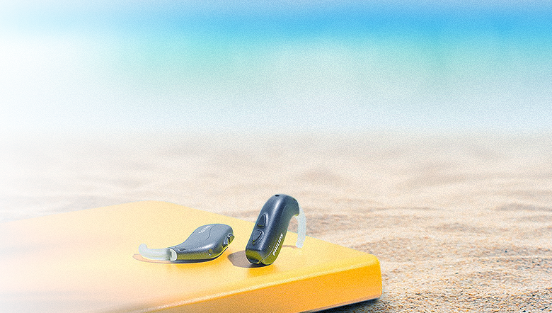 Quais são os cuidados com os aparelhos auditivos na praia?