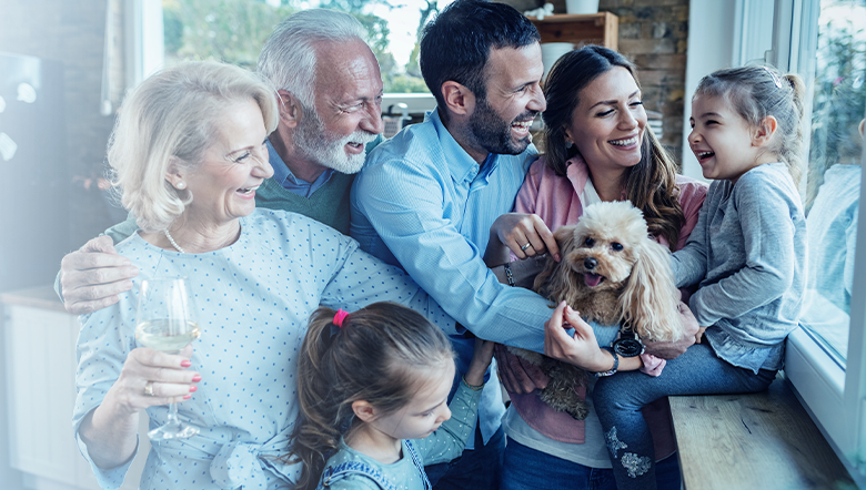 Por que a audição é importante para manter laços com a família e amigos