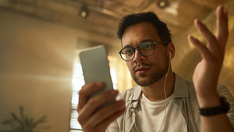 Celular e dificuldade auditiva: qual é a relação?