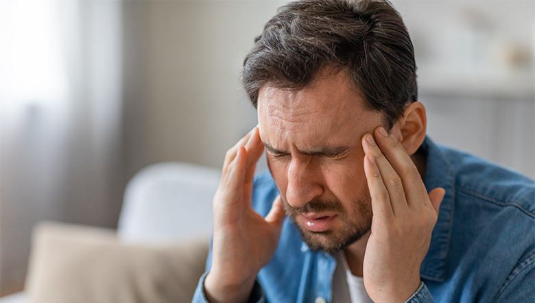 Dor de cabeça tem relação  com perda auditiva?